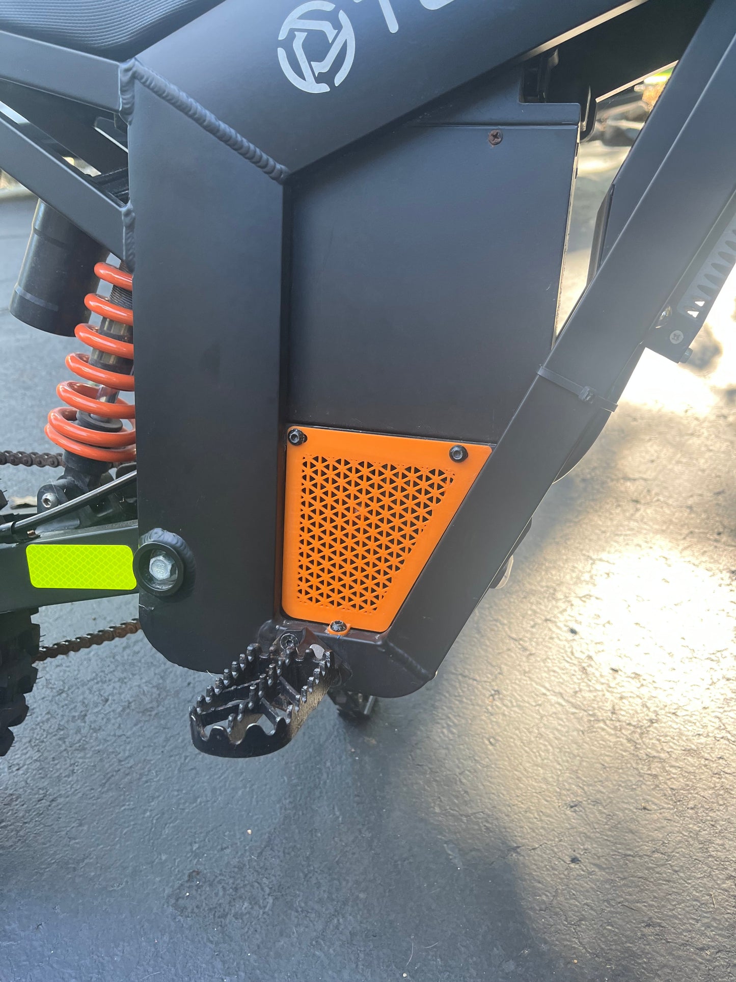 Tuttio Motor Cover pannels